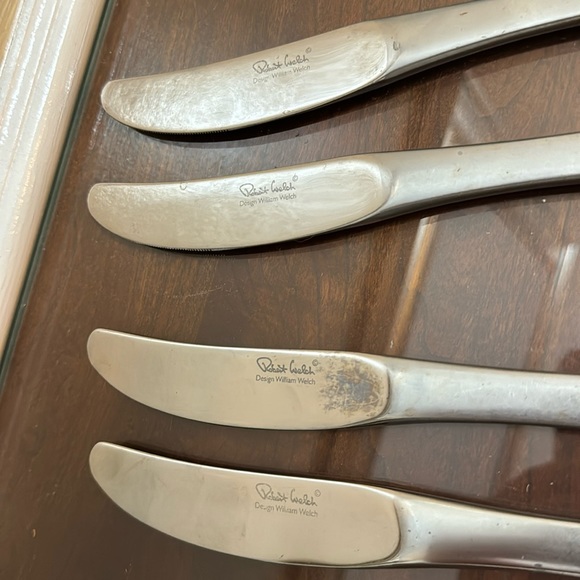 Robert Welch PENDULUM 18/10 Stainless Satin Set of 4 Dinner Knives 9 1/4" - Picture 4 of 11